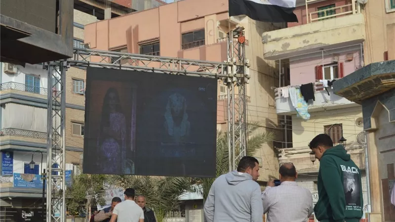 شاشات ضخمة في ميادين كفرالشيخ لبث فعاليات افتتاح المتحف المصري الكبير
