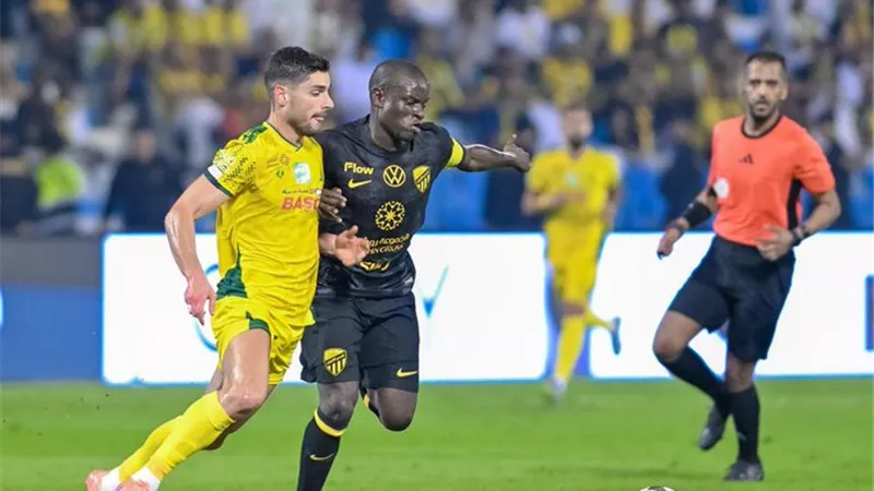 ريمونتادا مثيرة تنقذ اتحاد جدة من السقوط أمام الخليج بالدوري السعودي