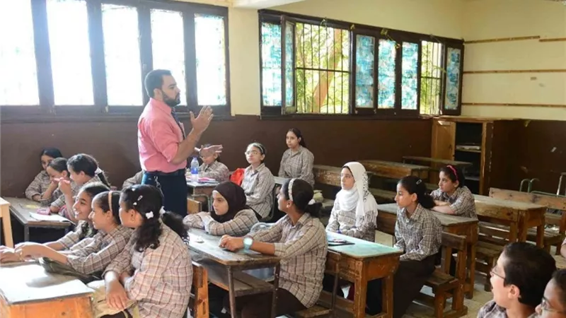 مأساة مدرسي الحصة.. تفويض وزير التعليم يفتح باب المصالح الخاصة ويهدد محراب العلم .. خاص 