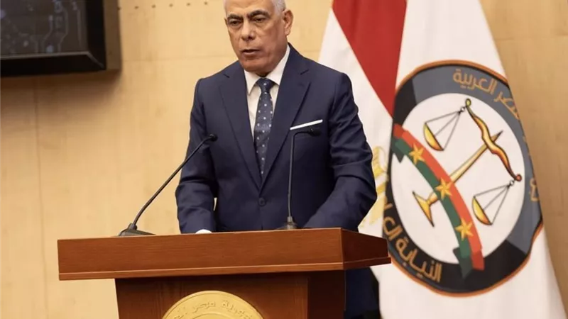 النائب العام: تسليم 265 كيلو ذهب مضبوطة في قضايا مختلفة للبنك المركزي
