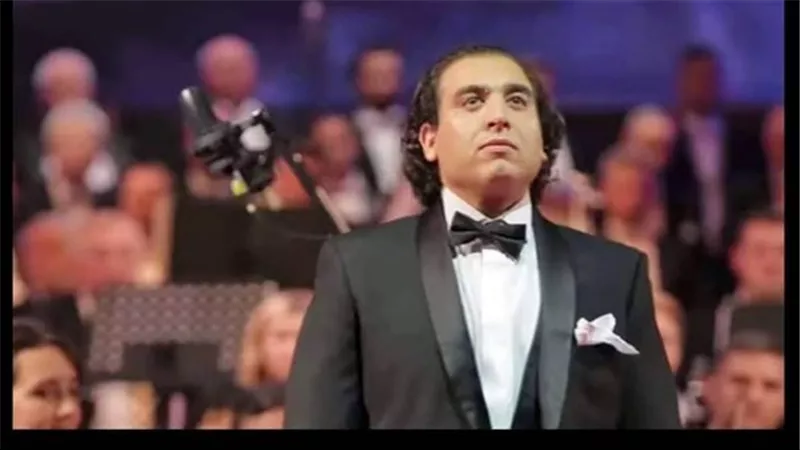 رجاء الدين عظيمة.. صوت قوى هز أرجاء المتحف المصري الكبير
