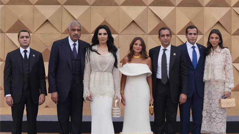  أناقة فرعونية في افتتاح المتحف المصري الكبير.. إطلالات الضيوف تتحدث