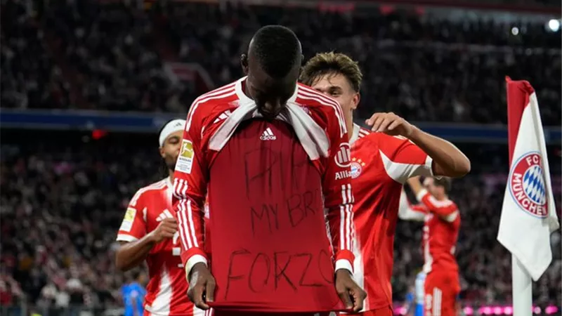 بايرن ميونخ يصعق ليفركوزن بثلاثية بالدوري الألماني