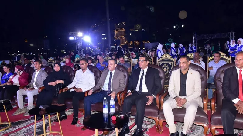 أهالي الأقصر يتابعون افتتاح المتحف الكبير وسط أجواء مبهجة
