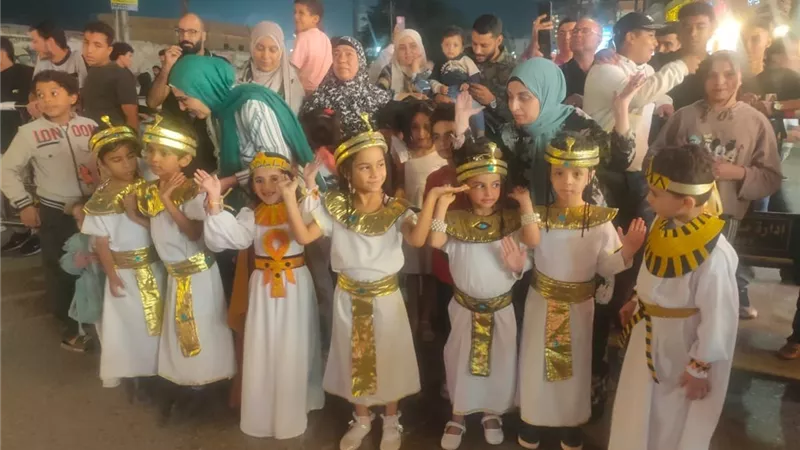 أطفال في زى الفراعنة بمحافظة المنوفية يشهدون احتفالات افتتاح المتحف المصري الكبير