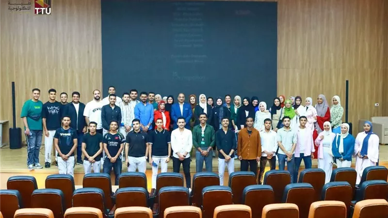 رئيس جامعة طيبة التكنولوجية بالأقصر يشهد البث المباشر لافتتاح المتحف المصري الكبير وسط حضور طلابي وأكاديمي واسع