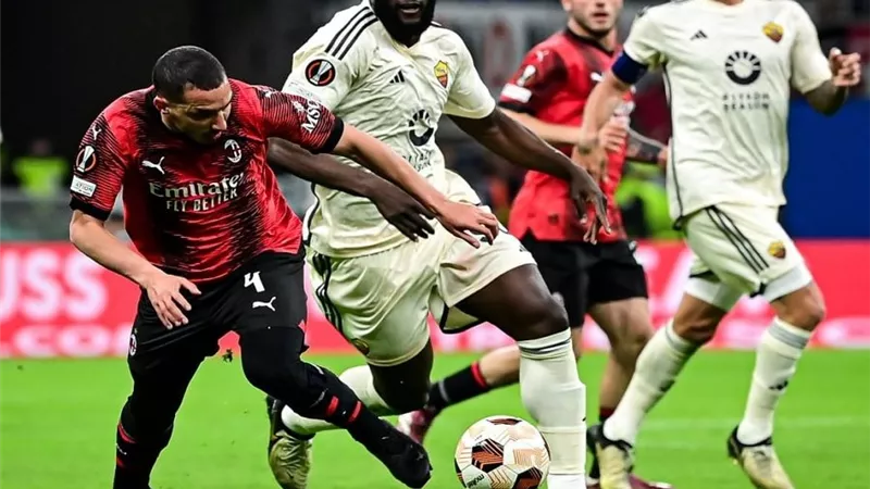 قمة خاصة.. روما يحلم بصدارة الدوري الإيطالي أمام ميلان