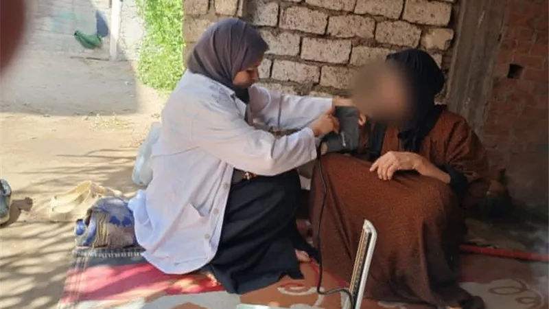 الشرقية: تنفيذ 68 ألف زيارة منزلية لتقديم خدمات طبية لكبار السن وذوى الهمم |صور 