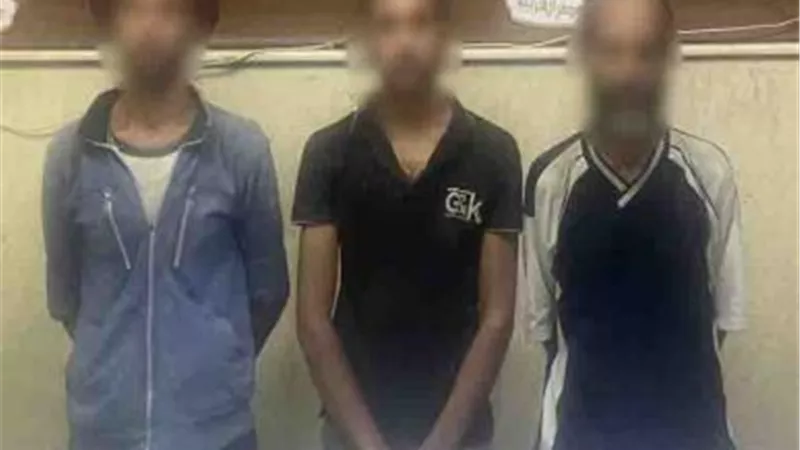 بعد تداول صورهم.. سقوط 3 أشخاص في حالة سكر بقبضة الأمن 