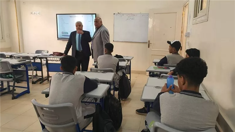 وكيل تعليم الأقصر يقود جولة تفقدية لمدارس مدينة طيبة الجديدة