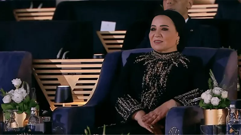 مرمر حليم كلمة السر... إطلالة السيدة انتصار السيسي تتصدر التريند 