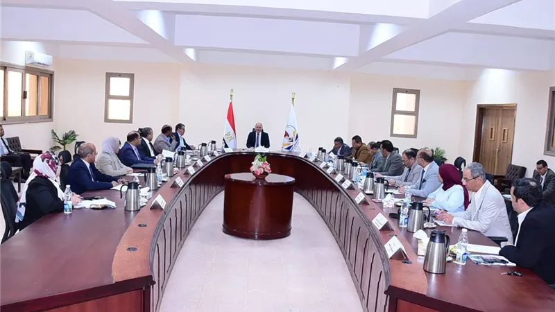 3 قرارت هامة لرئيس جامعة سوهاج الأهلية خلال جلسته الثالثة 