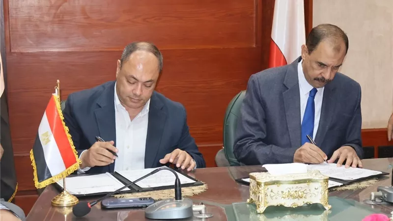 محافظ سوهاج يوقع 3 بروتوكولات تعاون لإقامة مشروعات زراعية وصناعية 