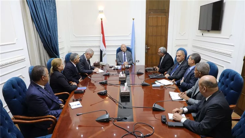 محافظ القاهرة يوجه رؤساء الأحياء بالوجود الميداني الدائم للتفاعل مع مطالب المواطنين