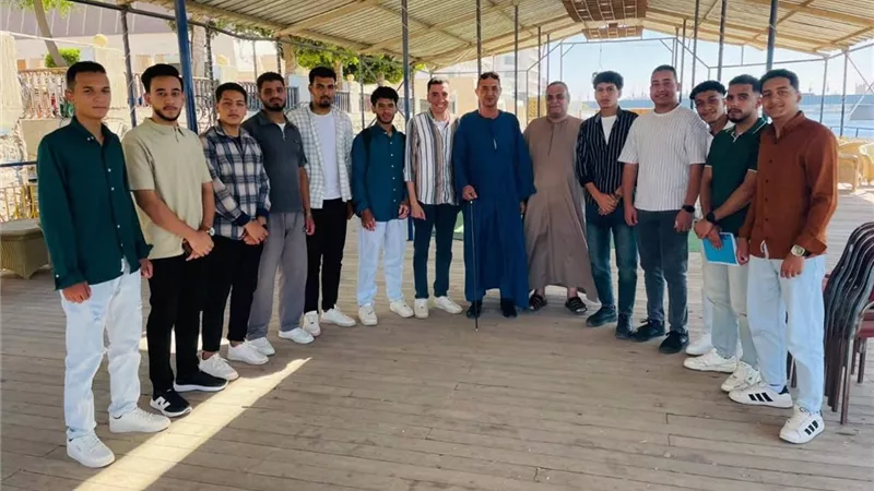 مرشح «المصريين الأحرار» لـ«النواب» بجرجا يطرق أبواب الأهالي لمناقشة برنامجه الانتخابي