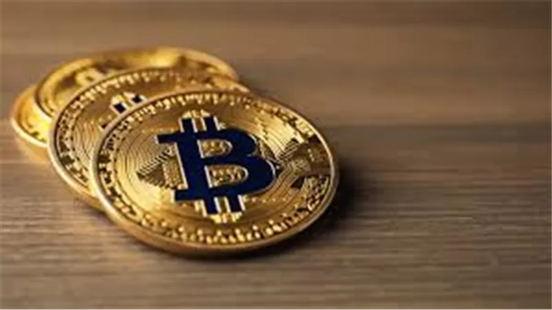 انخفاض حاد للبيتكوين يصل إلى 52% منذ الذروة ويثير جدلاً بين المستثمرين