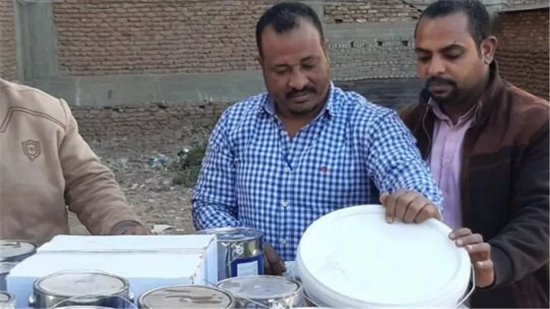 ضبط 10 أطنان دهانات ومواد منتهية الصلاحية داخل مخزن في بسيون 