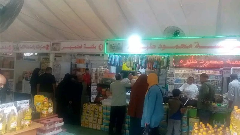  محافظ الدقهلية: أسعار مخفضة بالمعرض الدائم للسلع الغذائية بالمنصورة