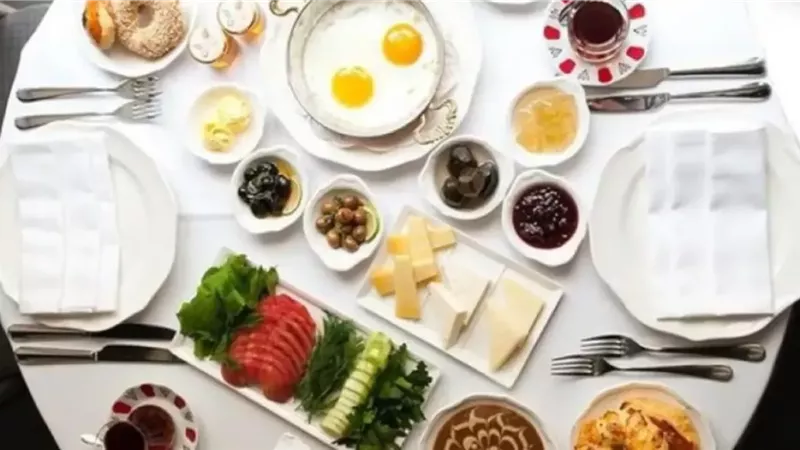 5 أطعمة يجب تجنبها عند تناول الإفطار لضمان طاقة أفضل