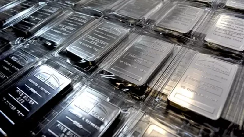 الفضة تهبط 11% أسبوعيا بعد صعود تاريخي وضبابية قرارات الفيدرالي الأمريكي
