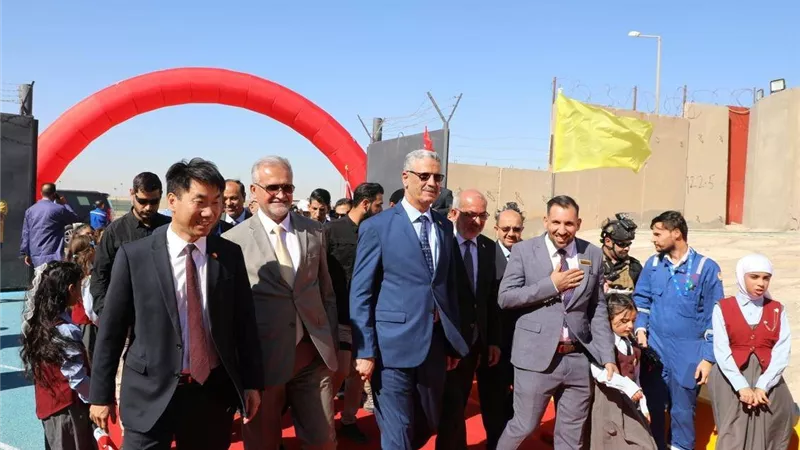 وزير النفط العراقي يفتتح مشروع لمعالجة النفط الخام بطاقة 
