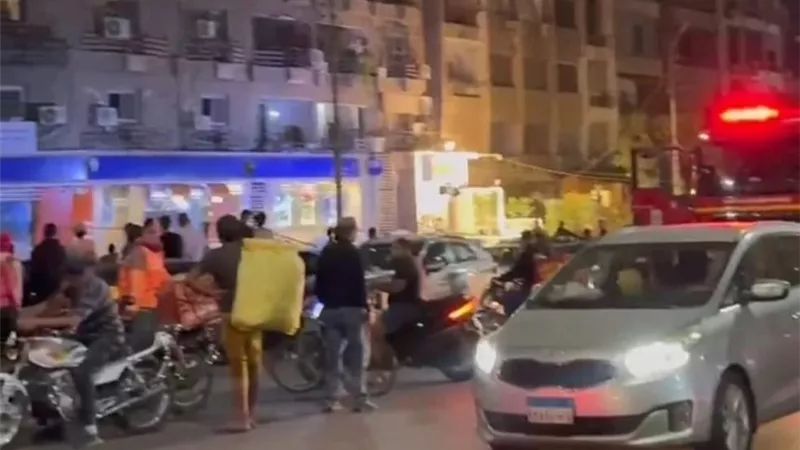 السيطرة على حريق بمول شهير بـ العبور.. والمعاينة الأولية ترجّح الماس الكهربائي