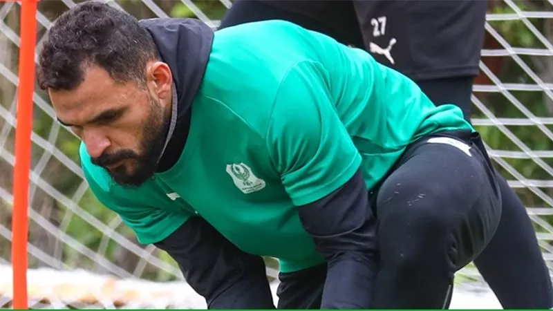 محمود حمدي يحصد جائزة أفضل لاعب في مباراة الأهلي والمصري