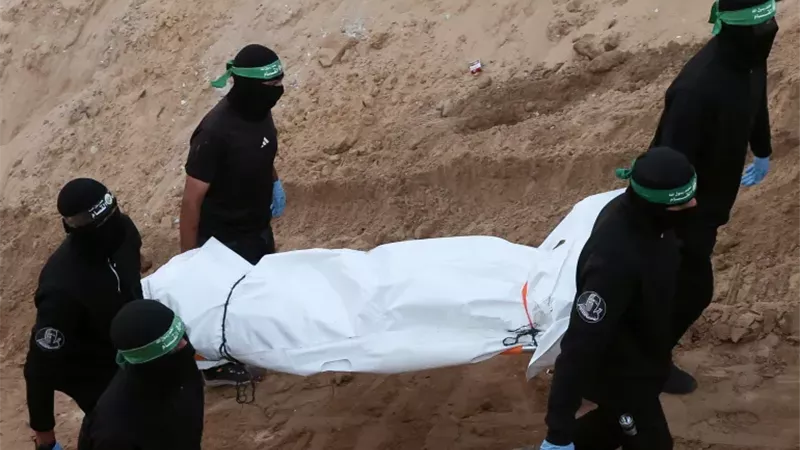 الاحتلال يتسلم 3 جثامين لأسرى إسرائيليين مساء اليوم 