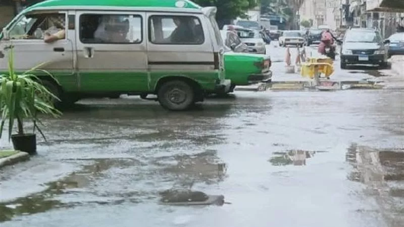 سقوط أمطار خفيفة على المدن والقرى الساحلية في البحيرة