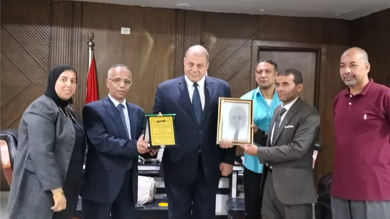 تعليم قنا: مدرسة نجع الجزيرة تحصل على جائزة التميز المؤسسي للمساواة بين الجنسين