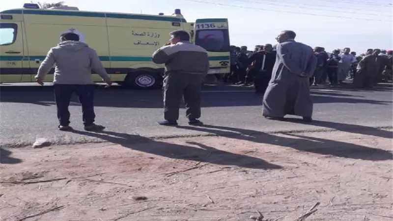 مصرع 3 عمال وإصابة آخرين في حادث بطريق المحاجر بالصف