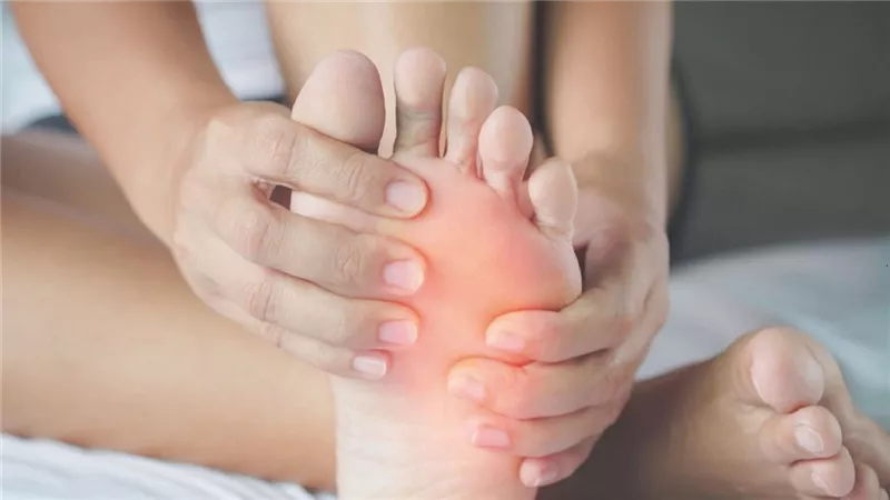 مشاكل الكبد أبرزها.. أسباب اصفرار باطن القدمين المفاجئ