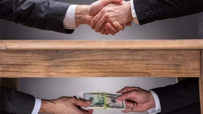 تحقيقات النيابة تكشف تلاعب متهم للاستيلاء على قرض مزور من بنك شهير|خاص