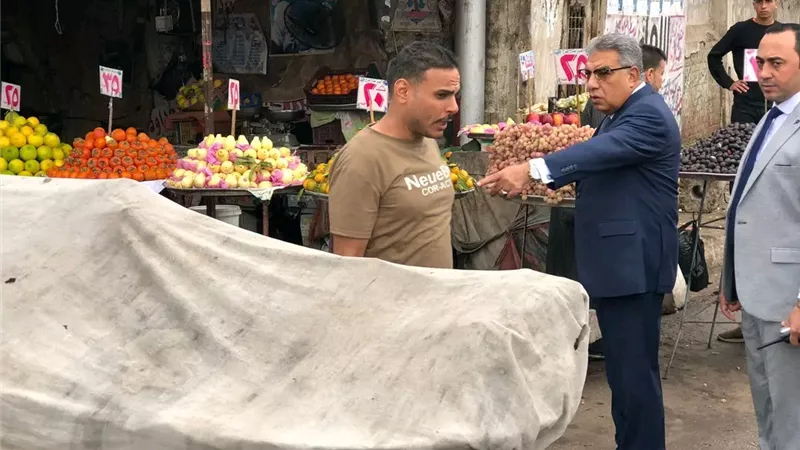 محافظ الدقهلية يجري جولة مفاجئة لضبط الأسواق ومتابعة الخدمات