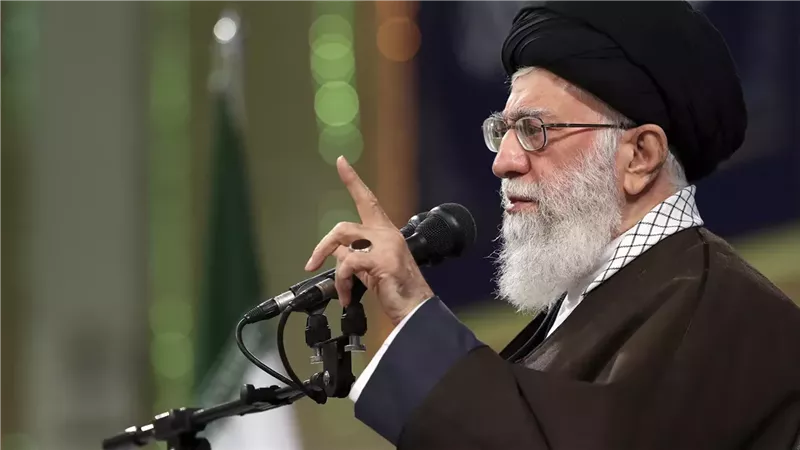 خامنئي: إيران لن تنظر في طلبات أمريكا إلا إذا توقفت عن دعم إسرائيل