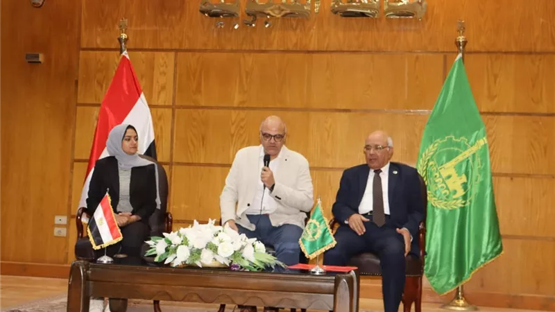 محافظ القليوبية يلتقي أصحاب معارض السيارات على الطريق الزراعي 