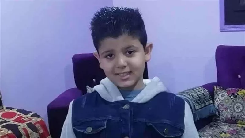 بعد العثور عليه في الطريق.. أحمد رمضان تلميذ القليوبية يُعيد خاتمًا ذهبيًا لصاحبته 
