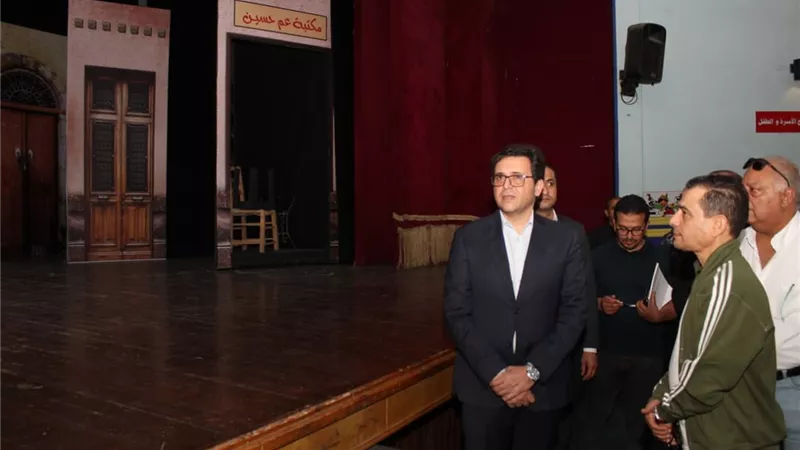 وزير الثقافة يتفقد المسرح القومي للطفل بالعتبة