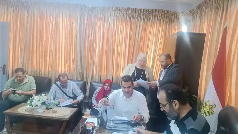 محافظ الدقهلية يتابع تقارير المرور الميداني على المنشآت الخدمية