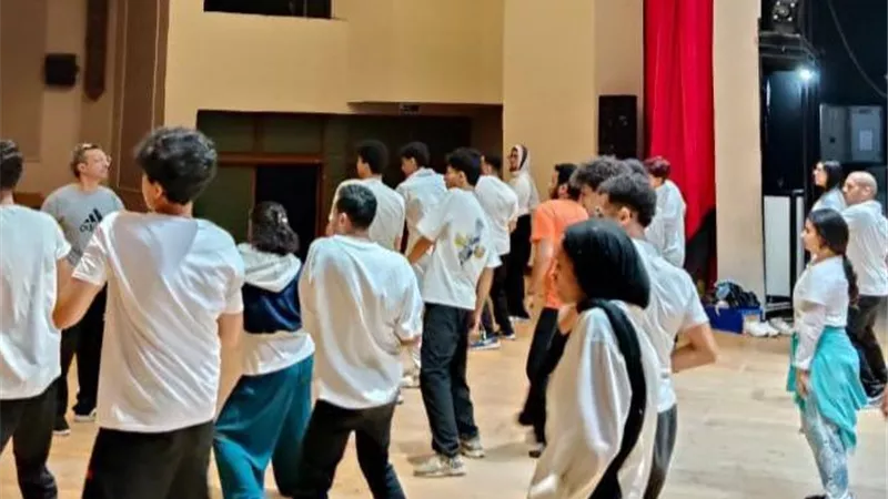 شباب الإسماعيلية يواصلون تدريباتهم المسرحية ضمن مشروع «ابدأ حلمك» 