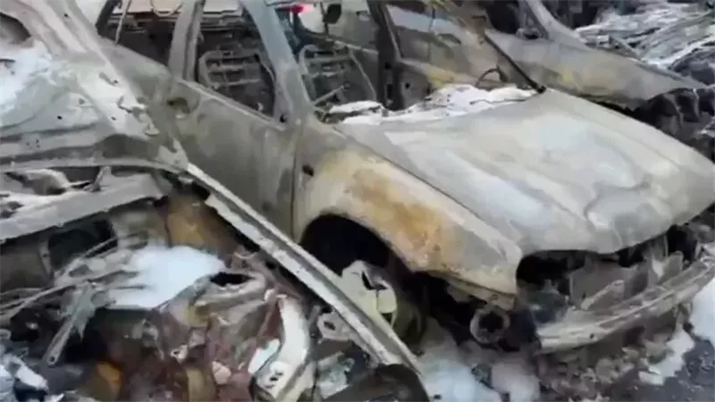 صدفة أم عمدا؟.. إشعال النيران في سيارة أحد السياسيين بألمانيا