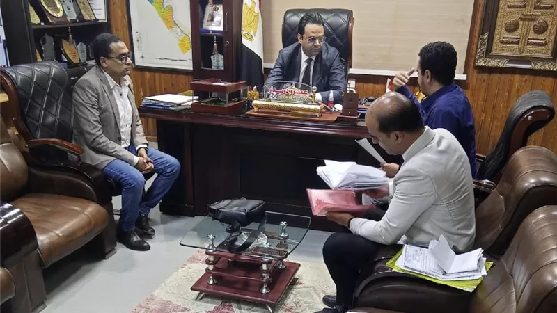تفاصيل لقاء وكيل صحة سوهاج مع مدير مستشفى طهطا العام