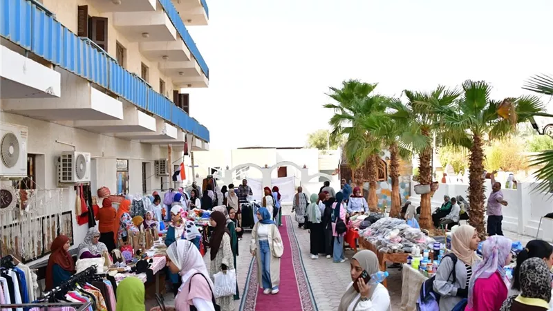 افتتاح معرض التضامن التسويقي للمنتجات والسلع بجامعة الوادي الجديد|صور