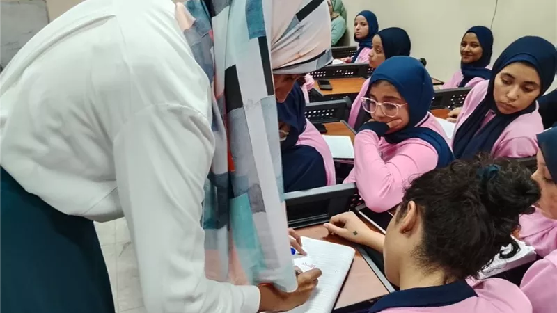 جامعة قناة السويس تدرب الطلاب المتفوقين في العلوم والتكنولوجيا