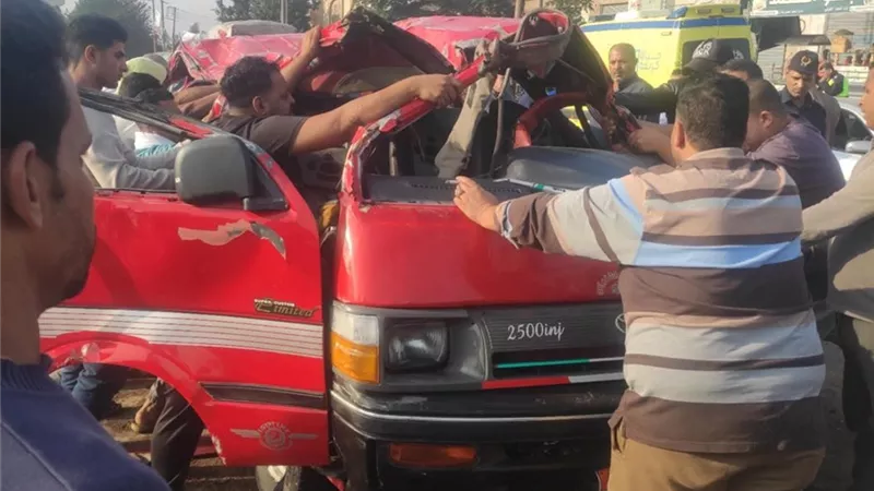 انقلاب ميكروباص في ترعة بـ طريق زفتى.. وأنباء عن سقوط ضحايا