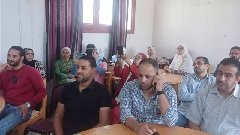التعليم ببني سويف: التدريب على المنهج المطور للفلسفة يعزز التفكير النقدي