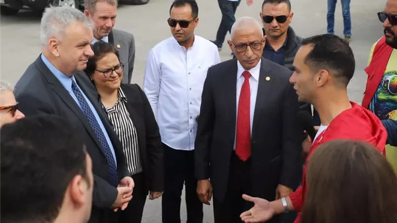 السفير الألماني بالقاهرة ومحافظ شمال سيناء يتفقدان مركز مساعدات غزة في العريش