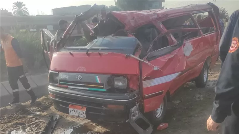 مأساة على طريق زفتى.. تفاصيل غرق شخصين في انقلاب ميكروباص بترعة