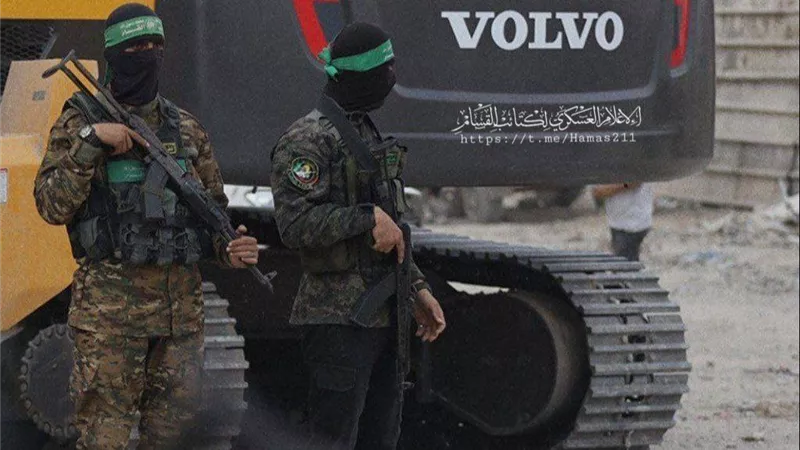 في الشجاعية.. ظهور كتائب القـسام برفقة الصليب الأحمر للبحث عن جثث الرهائن