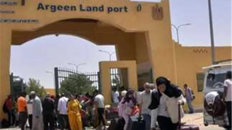 لحظة لا تنسى.. طالبة سودانية تلتقي أسرتها بعد عامين من الفُرقة بسبب الحرب
